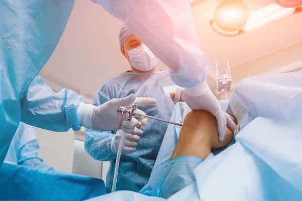 meniscectomie ou suture meniscale avantages differences lesion meniscale traitement chirurgien orthopediste specialiste genou paris cot-est tournan en brie clinique