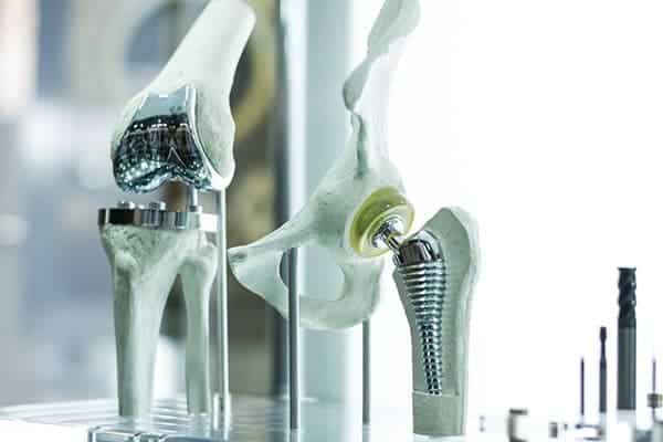 prothese totale de hanche reeducation arthrose de la hanche chirurgien orthopediste specialiste de la hanche chirurgie hanche paris cot-est tournan en brie clinique