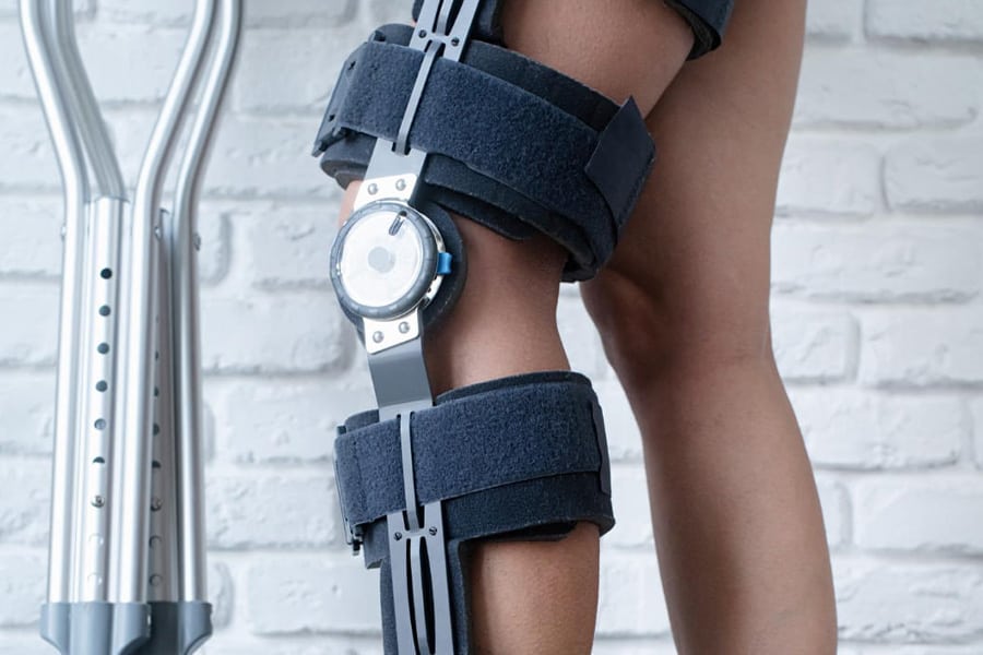 Prothèse de genou : Quand peut-on marcher à nouveau ?