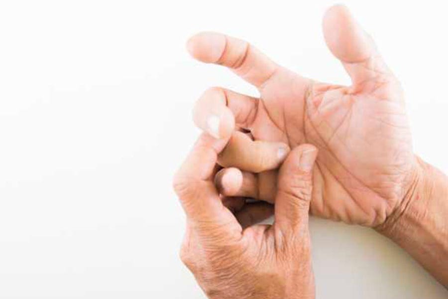 Doigt à ressaut : que faire pour le soigner ?
